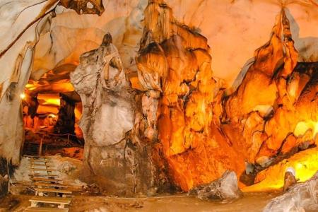 Yalan-Dünya-Höhle
