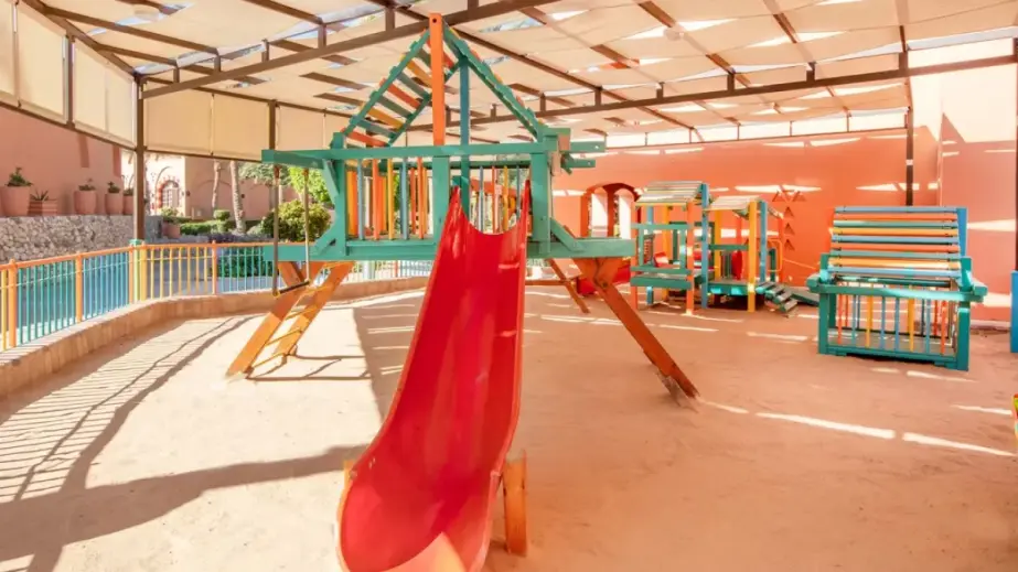 Jaz Makadi Oasis Resort Kinderspielplatz mit Rutschen und Spielbereich