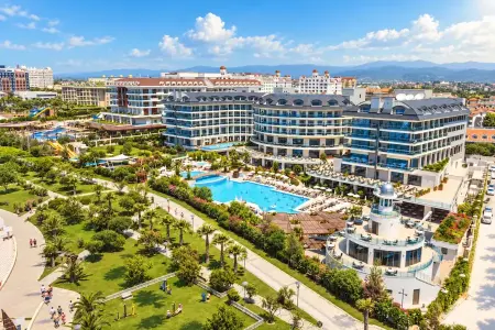 Commodore Elite Suites Hotel