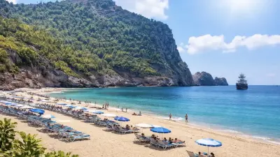 Yacht vor dem Kleopatra-Strand in Alanya
