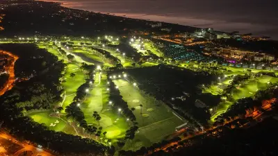 Golfplatz des Carya Golf Club unter Flutlicht