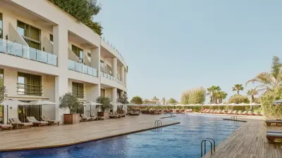 Maxx Royal Belek Laguna Pool Swim-up-Zimmer mit Swimmingpool und Palmen