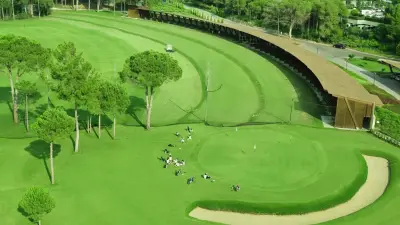 Golfer auf dem Golfplatz des Sueno Golf Club
