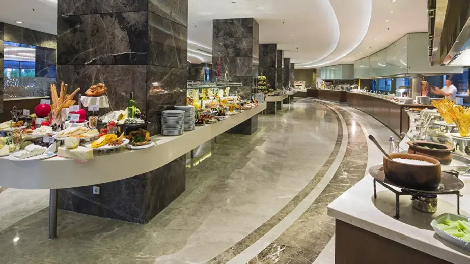 Restaurantbereich mit Buffet im TUI BLUE Side Hotel